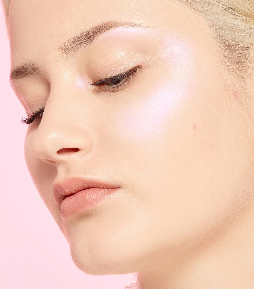 L’Oréal Paris 01 Iconoc Glow Highlighter - Poeder Highlighter - 9 Gr. 7 L’Oréal Paris 01 Iconoc Glow Highlighter - Poeder Highlighter - 9 Gr. - Afbeelding 5