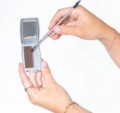 Herome Eye Care Wenkbrauw Poeder Zwart - Compact Brow Powder Nearly Black - Waterproof Verrijkt Met Panthenol - Volumineuze Wenkbrauwen In Een Handomdraai -Cosmetica Korting Winkel 1200x1128 8