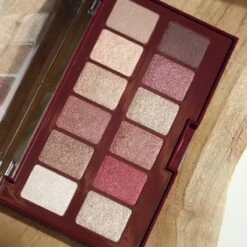 Maybelline The Burgundy Bar Oogschaduw En Highlighter Palette – Limited Edition -Cosmetica Korting Winkel 1200x1200 1340