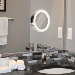 Navaris LED Make-up Spiegel - Vergrotende Cosmeticaspiegel - 360° Draaibaar - 5x Vergroting - Met Zuignap - Badkamerspiegel - Reisspiegel - Zilver -Cosmetica Korting Winkel 1200x1200 1774