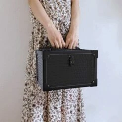 Make Up Koffer- Make Up Organizer- Beautycase -zwart -Make-upkoffer- Multifunctionele Koffer- Make-upkoffer- Sieradenkoffer- Kapperskoffer- Afneembare Schouderriem- Klassieke Zwarte Beautycase -Cosmetica Korting Winkel 1200x1200 2342