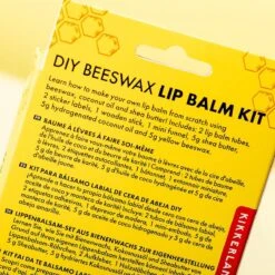 Kikkerland DIY Bijenwas Lip Balsem Kit - Maak Je Eigen Lippenbalsem - 100% Natuurlijk - Voor Twee Balsem Sticks -Cosmetica Korting Winkel 1200x1200 712