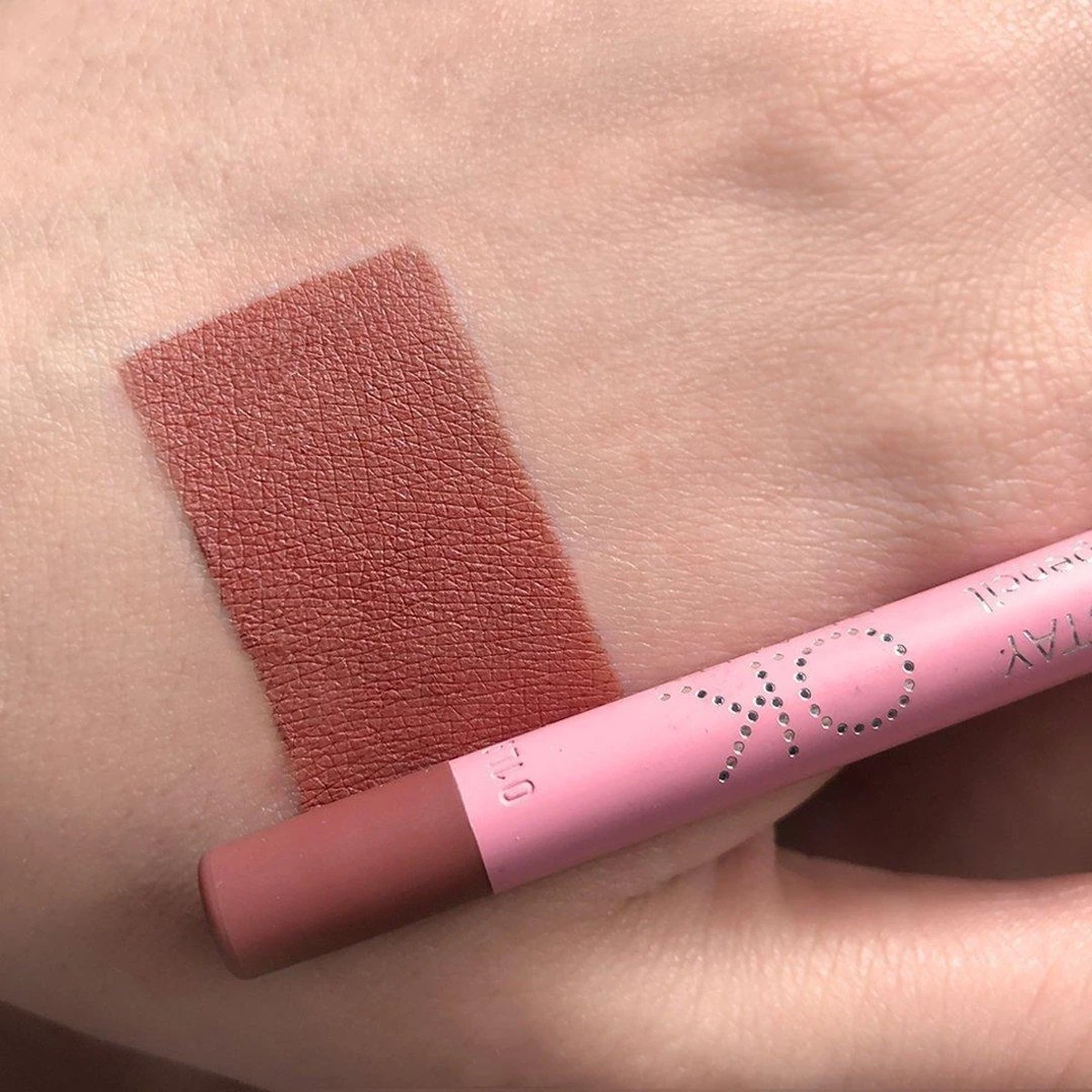 OK Beauty Long-Wear Waterproof Creamy Soft Lip Liner Pencil In Trendy Colors (FOXY) 4 OK Beauty Long-Wear Waterproof Creamy Soft Lip Liner Pencil In Trendy Colors (FOXY) - Afbeelding 2