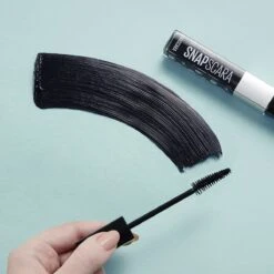 Maybelline Snapscara Mascara - HD Black - Zwart - Natuurlijk Uitziend Volume -Cosmetica Korting Winkel 1200x1200 910