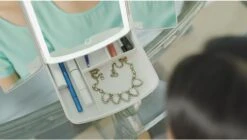 Merkloos Make-up Organizer Met Spiegel En LED Van METU-Online - Make Up Opberger - Make Up Spiegel Met Led Lamp - Makeup Opbergdoos - Make-up Spiegel Wit - Make Up Spiegel Met Verlichting En Usb - Make Up Koffer - Make Up Tafel - Make Up Organizer -Cosmetica Korting Winkel 1200x680 4