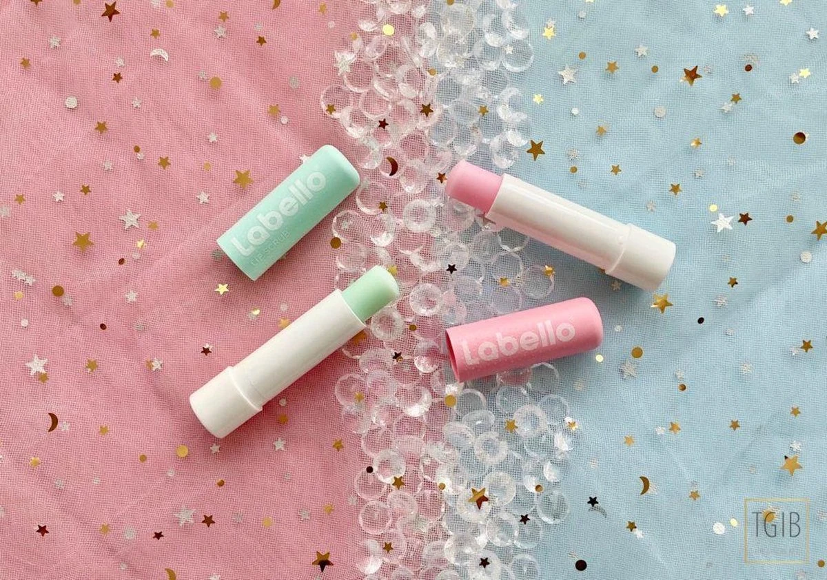 Labello Verzorgende Lipscrub Aloe Vera - Verzorgende Carin Scrub Balsem 4 Labello Verzorgende Lipscrub Aloe Vera - Verzorgende Carin Scrub Balsem - Afbeelding 2