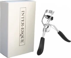 INTER-ESQUE® Wimperkruller Met Kam - Eyelash Curler + 5x Gratis Extra Siliconen Pad - Zwart/Zilver -Cosmetica Korting Winkel 1200x978 4