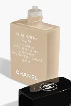 Chanel Vitalumiere Aqua Foundation - 30 Beige - SPF15 - 30 Ml -Cosmetica Korting Winkel 800x1200 3