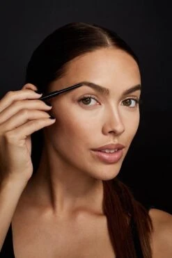 Maybelline Brow Satin Duo - 02 Medium Brown - Bruin - Wenkbrauwpotlood En Poeder -Cosmetica Korting Winkel 800x1200 32