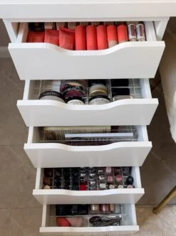 Jumanah® Collections "Sorted" - Large - Set A - Make Up Organizer Ladeverdeler Transparant Acryl- Ikea Alex 5 Ladeblok 15 Jumanah® Collections "Sorted" - Large - Set A - Make Up Organizer Ladeverdeler Transparant Acryl- Ikea Alex 5 Ladeblok -Cosmetica Korting Winkel 893x1200 5