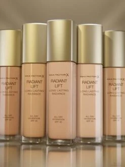 Max Factor - Radiant Lift Foundation - 075 Golden Hour -Cosmetica Korting Winkel 900x1200