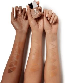 Clinique - Even Better Light Reflecting Makeup Spf15 Face Primer Cn 52 Neutral 30Ml -Cosmetica Korting Winkel 939x1200