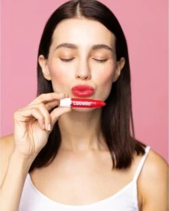 Labello Crayon Lipstick Poppy Red -Cosmetica Korting Winkel 962x1200 5